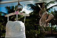 Foto 1 da busca por cabides. bianca, noiva, ronaldo, casamento, vestido, flor de laranjeira, cabides, sapatos, via uno, making of, solar imperial