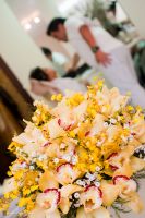 Foto 4 de Laura e Thiago. casamento de dia, laura, thiago, making of, bouquet amarelo, buque, orquideas amarelas, antonio carlos ferreira